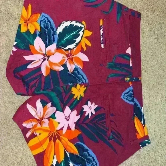 Old Navy Floral Women's Shorts - Picture 2 of 4